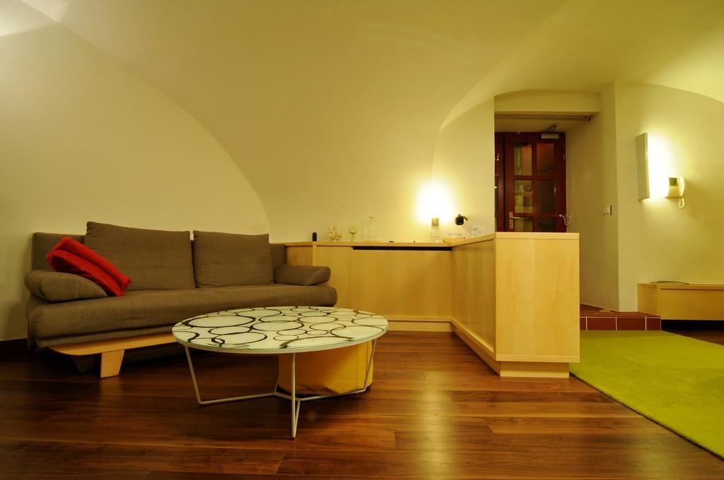 Apartment Trziste Praga Esterno foto